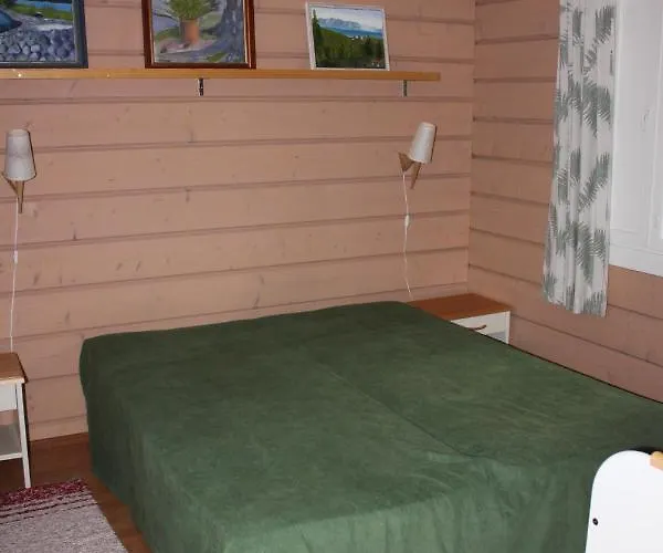 Kuusitorppa Varpaisjarvi